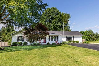 white house, green lawn