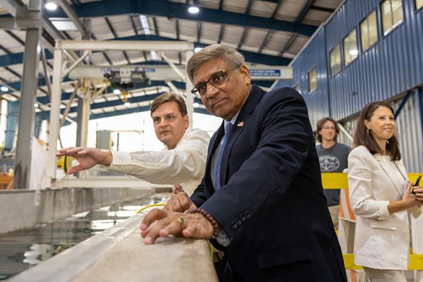 This week, NSF Director Sethuraman Panchanathan engaged with leaders and innovators at the University of Oregon and Oregon State University (OSU), focusing on the future of workforce development, the economic impact of public research universities, and NSF-supported research.