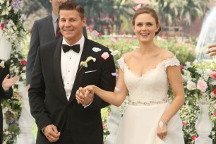 Brennan (Emily Deschanel, R) and Booth (David Boreanaz, L) at their wedding in the show Bones.