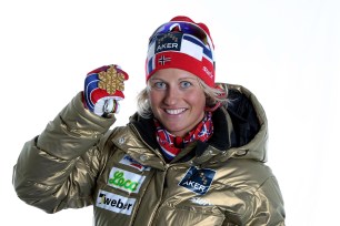 Vibeke Skofterud holds up the gold medal she won at the 2011 World Championships.