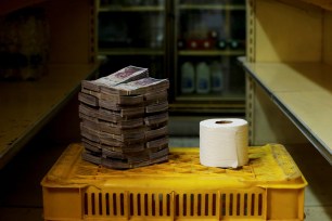 A toilet paper roll is pictured next to 2,600,000 bolivars, its price and the equivalent of 0.40 USD.