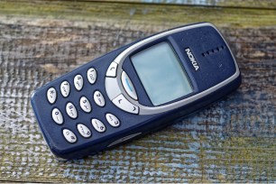 Image of an old Nokia cell phone.