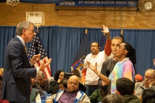 A NYCHA resident speaks with Mayor de Blasio at the town hall.