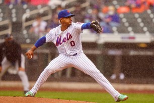 marcus stroman pitches for the mets in the rain