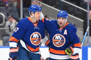 Cal Clutterbuck (right) congratulates Matt Martin on his empty-net goal during the Islanders' 4-1 win over the Flyers.