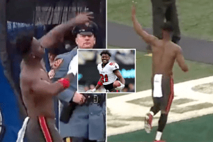 Antonio Brown loses jersey, runs off the field during Buccaneers-Jets game