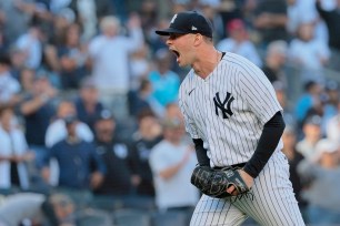 Scott Effross celebrates after recording the save in the Yankees' 7-5 win over the Red Sox.