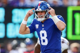 Daniel Jones leads the run-heavy Giants into Seattle in the only Week 8 NFL game between teams with winning records.