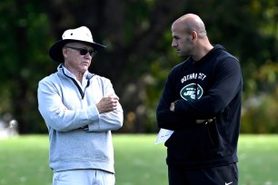 Jets owner Woody Johnson (l.) and head coach Robert Saleh (r.) at practice on Sept. 29, 2022.