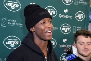 Jets cornerback Sauce Gardner speaks to the media