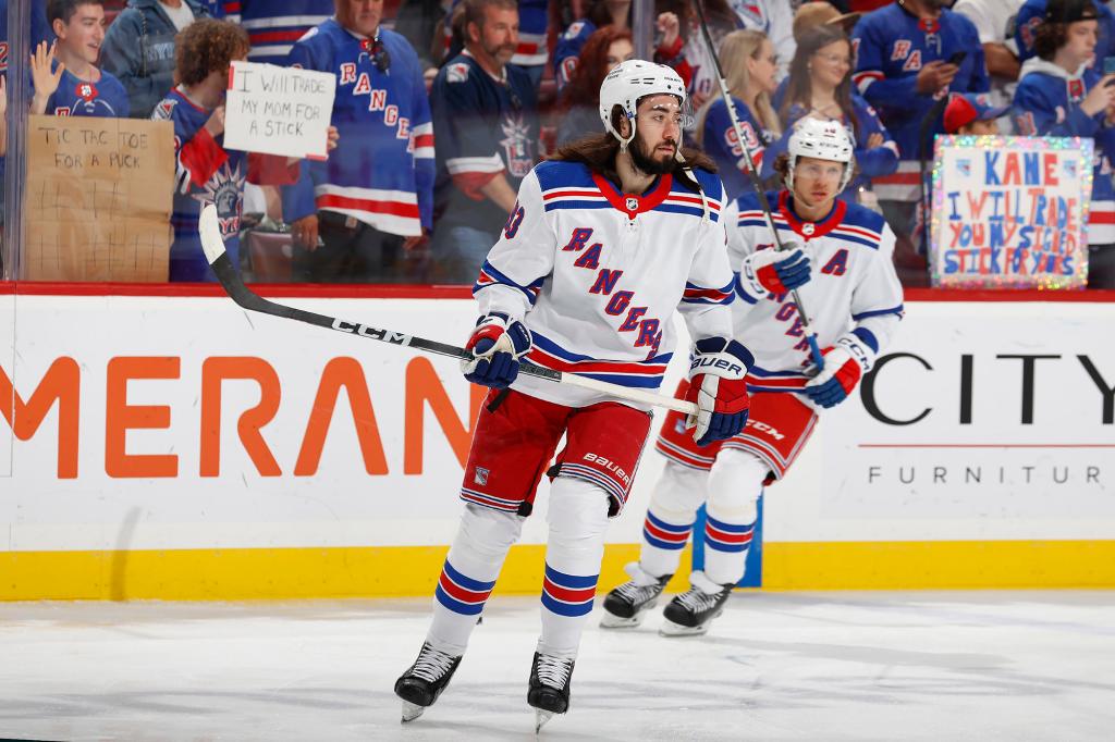 Mika Zibanejad and Artemi Panarin warm up for a Rangers game.