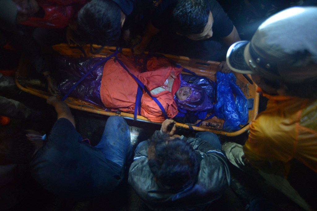 Indonesia rescue team evacuate a victim of the eruption of Mount Marapi in Agam, West Sumatra province, Indonesia, December 4, 2023