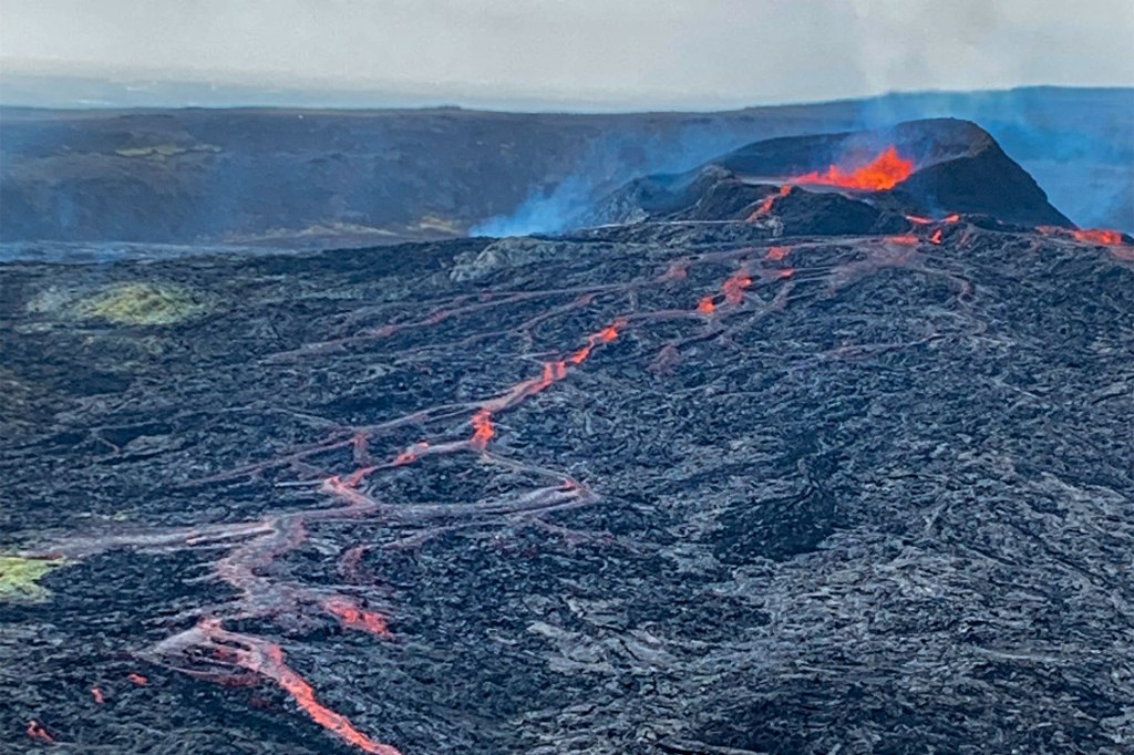 Scientists in Iceland have come up with an ambitious plan to drill into a volcano's magma chamber to source an abundant amount of clean, super-hot geothermal energy.