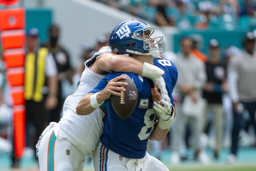 Daniel Jones being sacked against the Dolphins.