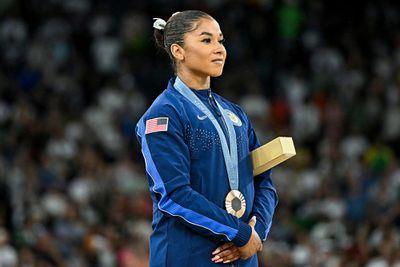 Bronze medallist US' Jordan Chiles poses during the podium ceremony for the artistic gymnastics women's floor exercise event of the Paris 2024 Olympic Games at the Bercy Arena in Paris, on August 5, 2024