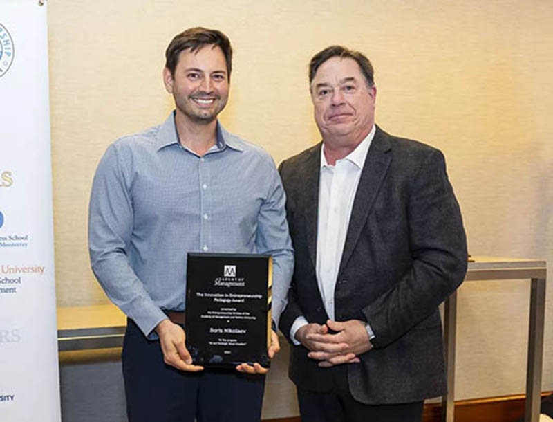 Boris Nikoalev receives an award