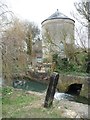 SU0796 : Cerney Wick roundhouse [lock-keeper's cottage] by Christine Johnstone