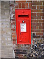 TM3389 : Wingfield Street George V Postbox by Geographer