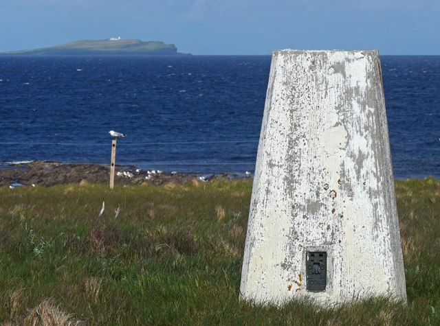 Triangulation pillar, Burray Ness, Burray, Orkney