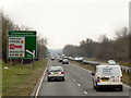 SU1984 : Southbound A419 Approaching Commonhead by David Dixon