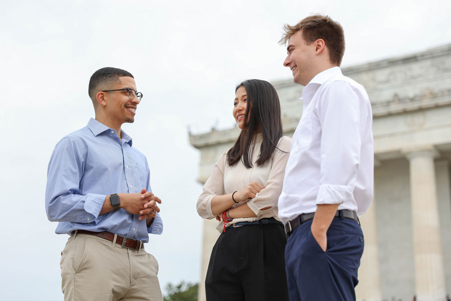 Students at the Washington D.C. Monument 