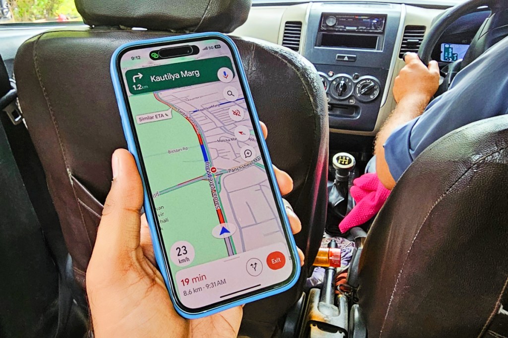 Google Maps is rolling out speedometer, speed limits on iPhone and CarPlay globally