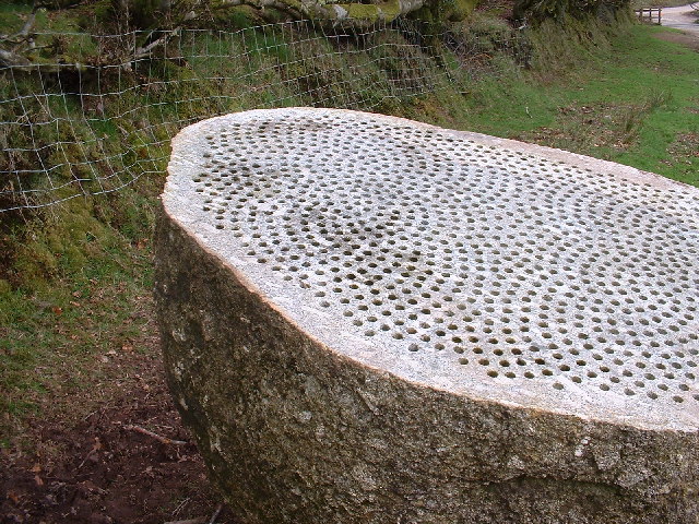 File:IIMW sculpture by Peter Randall Page - geograph.org.uk - 85859.jpg