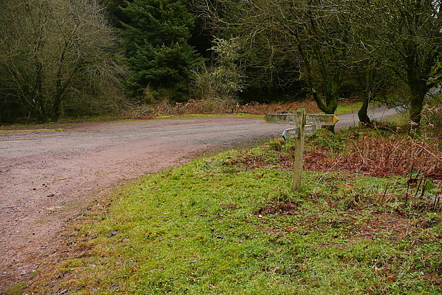 File:Junction at SW978396 - geograph.org.uk - 2784661.jpg