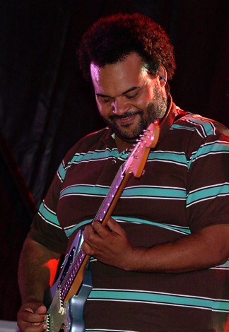 File:Carlos Jean.jpg