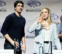 Caity Lotz and Brandon Routh at the 2016 WonderCon.jpg