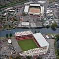 City Ground eta Meadow Lane estadioak parez-pare.