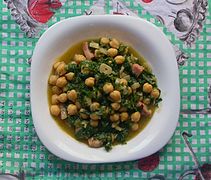 Manchego cuisine; chickpea and Silene vulgaris stew (potaje de garbanzos y collejas)