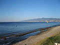 Fig. 30: formazione a beach rock lungo la costa siciliana dello stretto (foto dalla strada)