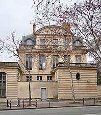 Hôtel du Châtelet, à l'angle avec la rue de Grenelle.