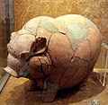 Skarbonka w kształcie świni wykonana z terakoty, odkryta w Trowulanie