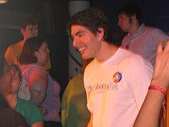 Brandon Routh campaigns for Obama at Drake University (2890714568).jpg