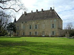 Le château de Germolles sur sa façade est.