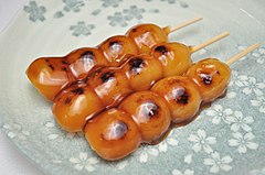 Dango, Japanse delicatesse gemaakt van kleefrijstmeel