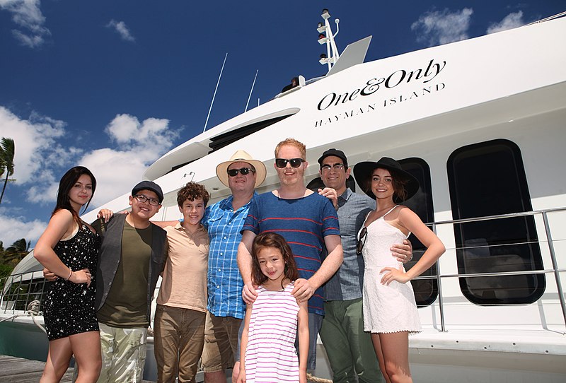 File:Modern Family cast in Australia.jpg