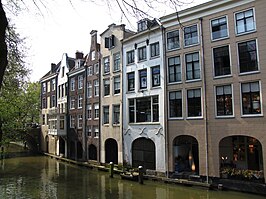 Oudegracht met de achterzijde van de oostelijke bebouwing in de Lijnmarkt