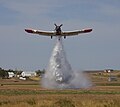 En PZL M-18 Dromader slipper vann i Sør-Dakota