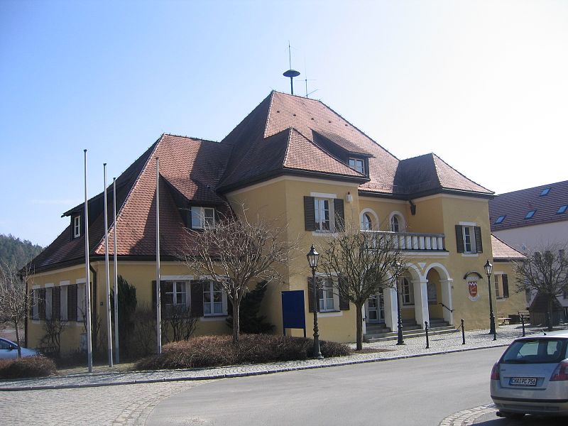 File:Rathaus Stamsried.JPG