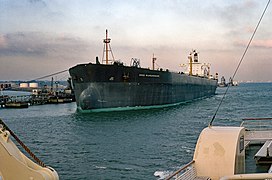 VLCC Esso Wilhelmshaven at the Fawley Refinery oil terminal