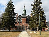 Le Tewksubry State Hospital, qui servit de décor pour représenter l'asile de Juniper Hill.