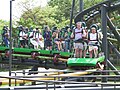 Staande passagiers in de voormalige staande achtbaan King Cobra in Kings Island