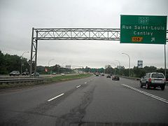 Autoroute 50 sign posting the exit towards Route 307 in Gatineau.