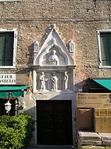 Gothic door in Via Garibaldi