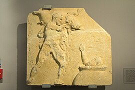 Metope, capture of Erymanthian Boar, Knossos, 4. century BC, AMH, 145398.jpg