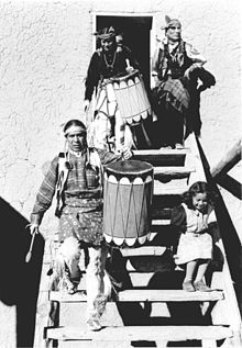 Drummers at San Ildefonso Pueblo, 1942. انسل آدامز، photographer