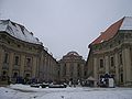 Vista frontal del Palacio de Austerlitz (con puestos durante el 200.º aniversario de la batalla de Austerlitz)